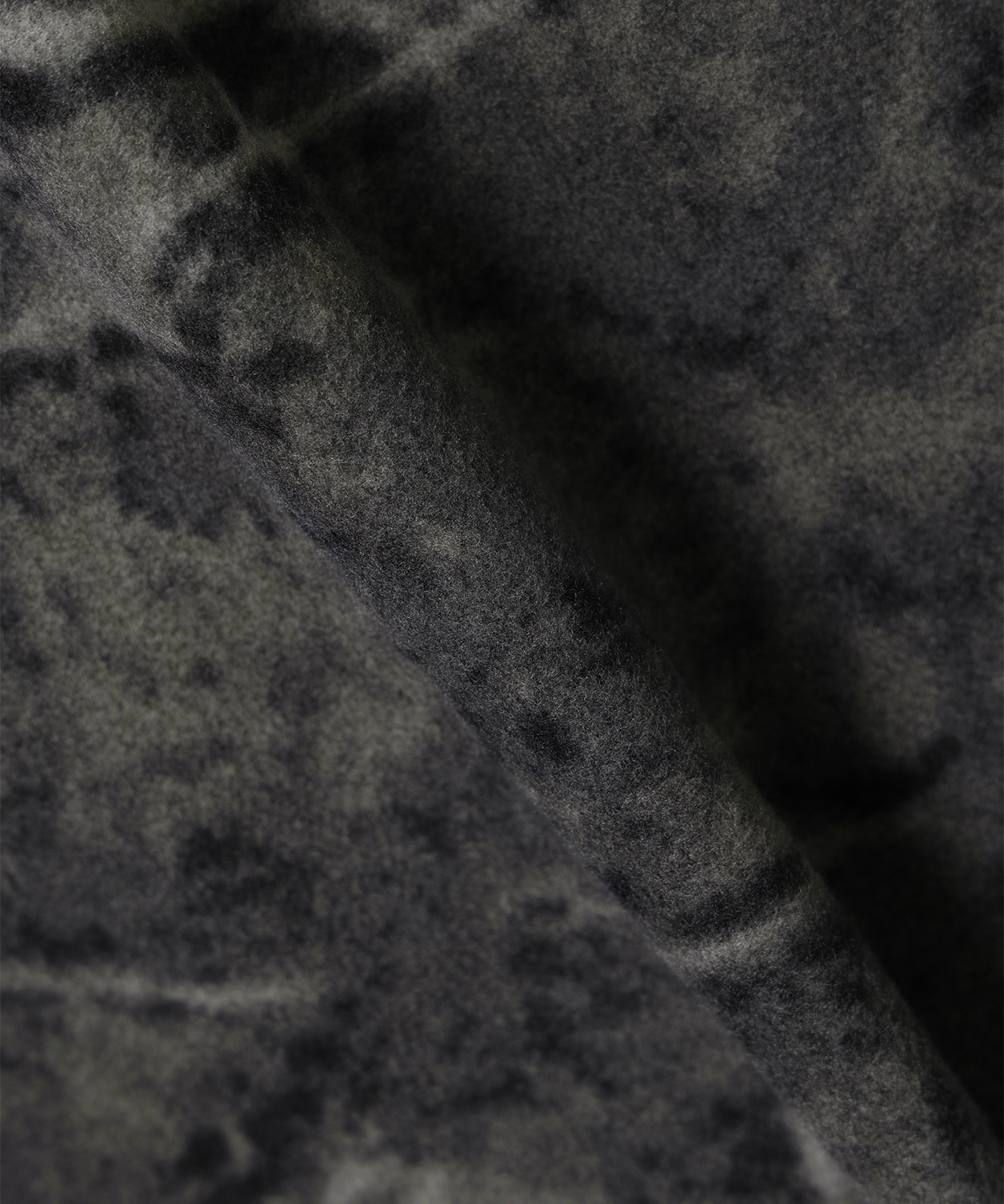 011Shark Treecover Print Black