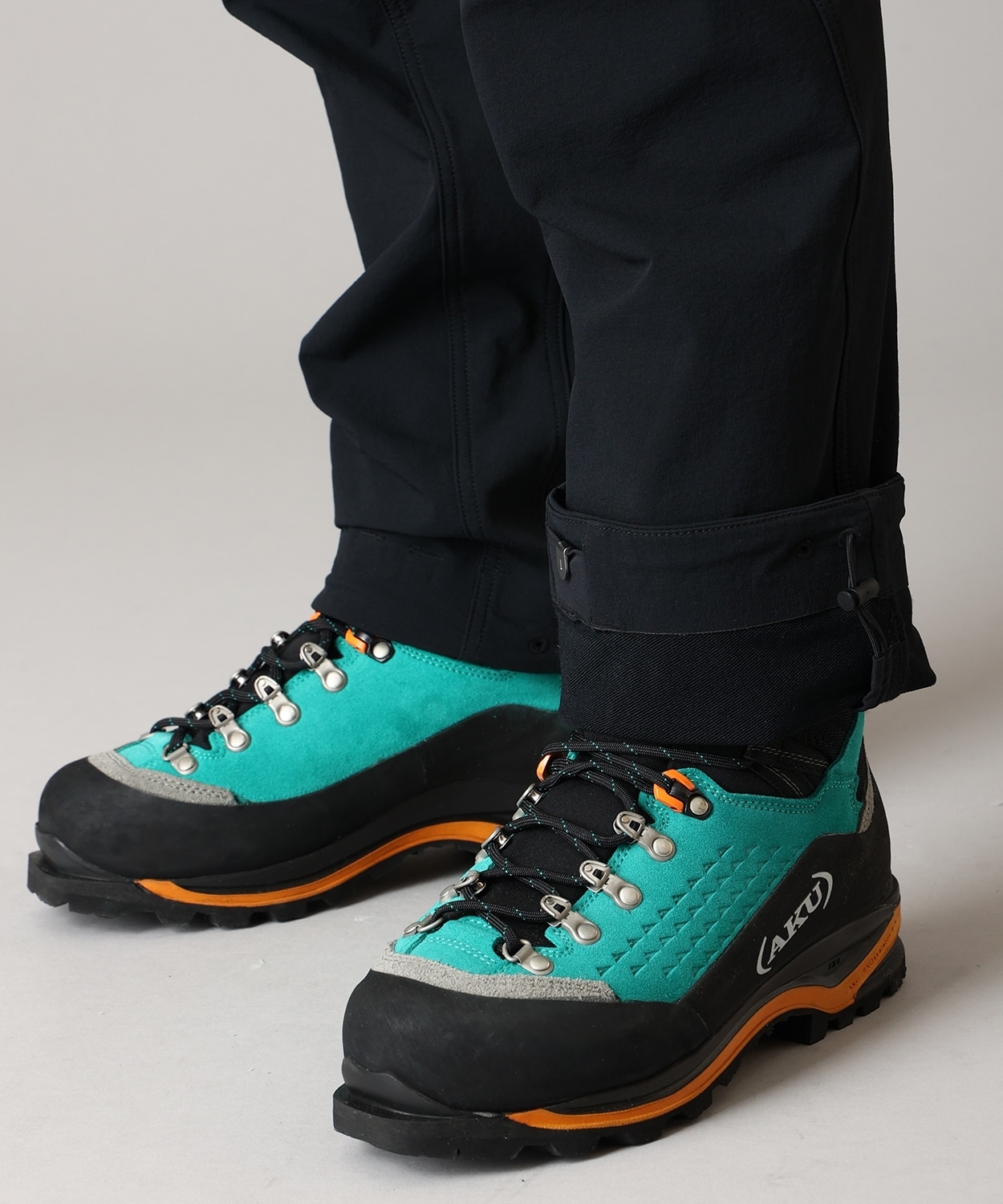 010Black