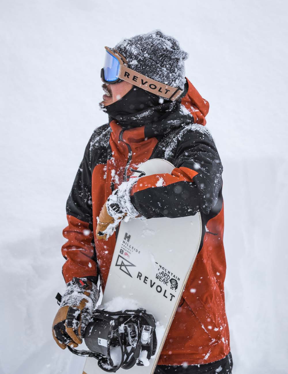 Black and white image of Keisuke Yoshida snowboarding.